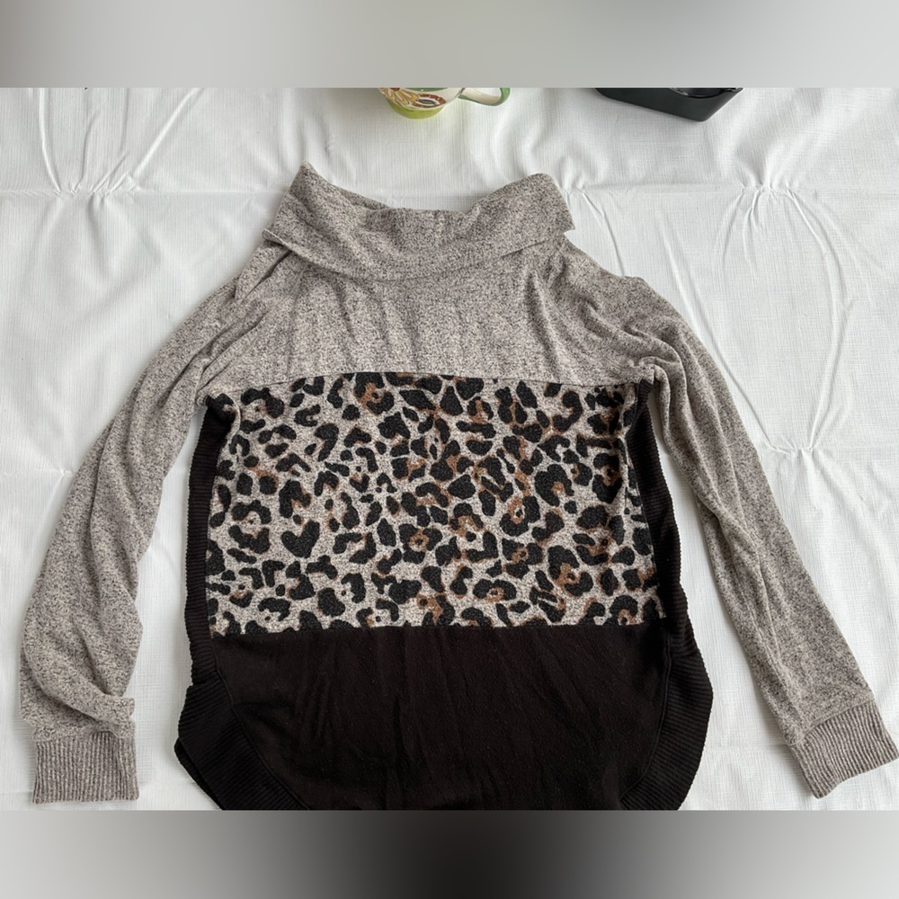 24/7 Maurices top. Knit. Cowl neck. size S